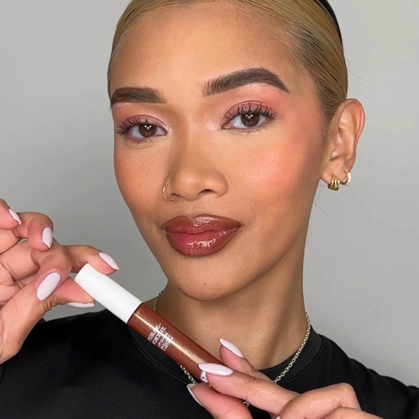 Gloss Purseworthy - Saddle - 7 ml theBalm Cosmetics EU