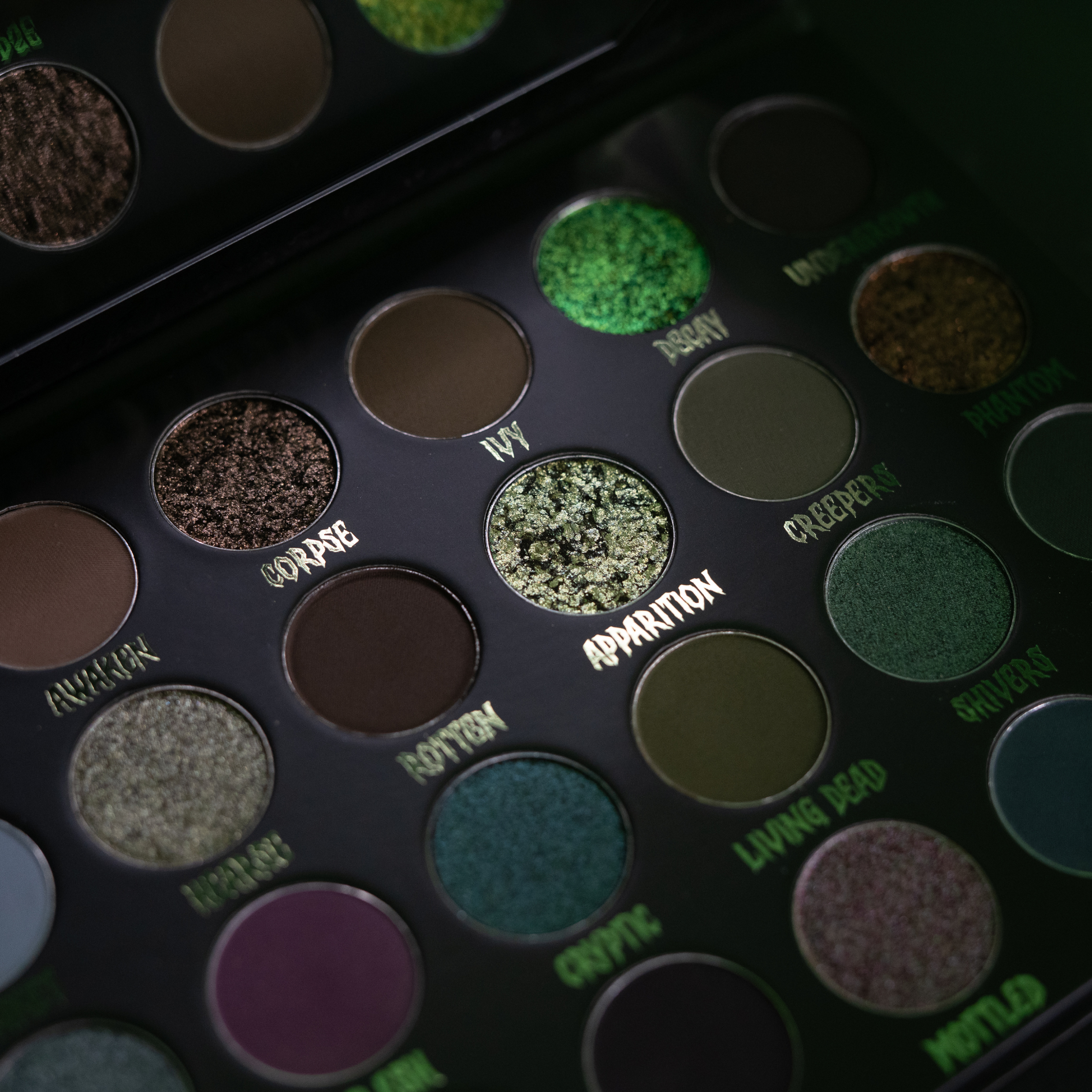 Palette de 28 fards à paupière - Cryptic
