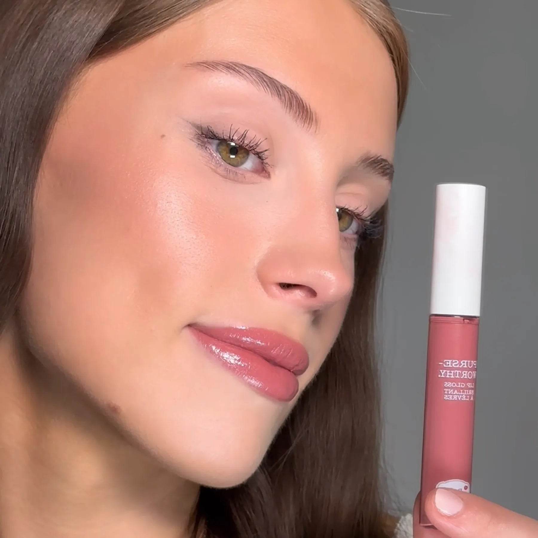 Gloss Purseworthy - Clutch - 7 ml theBalm Cosmetics EU