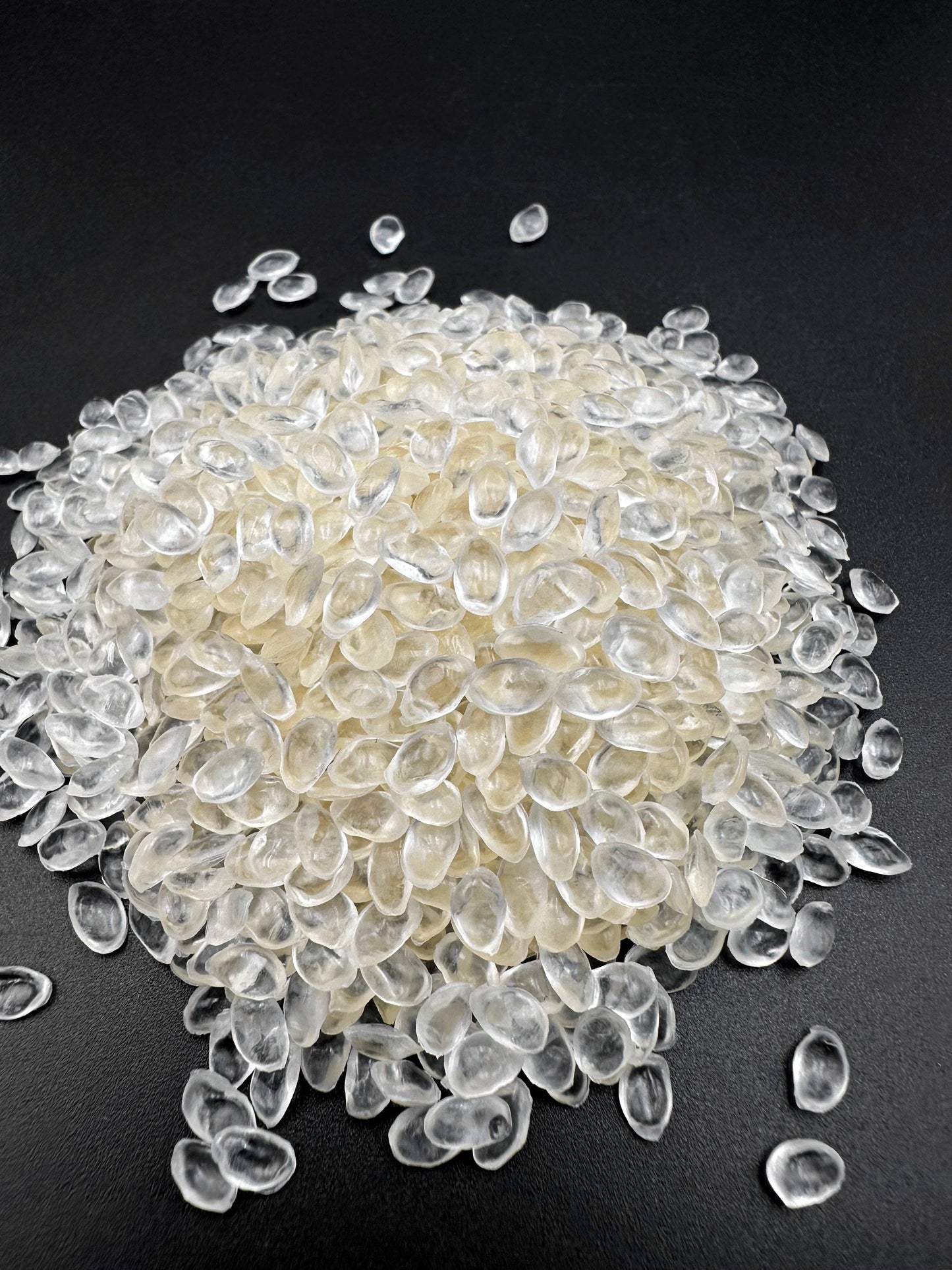 Perles d'encapsulation pour la création de prothèses et de calottes chauves