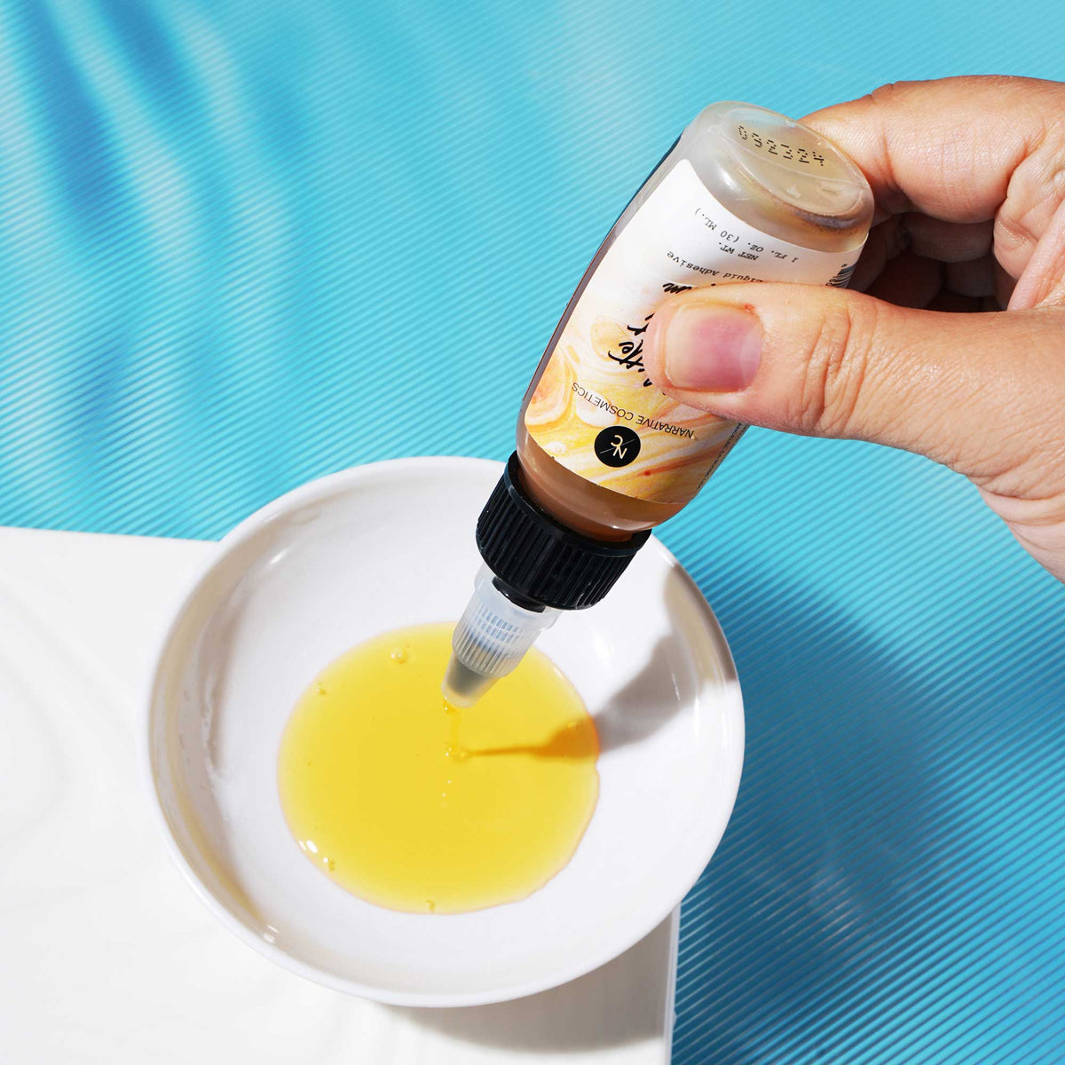 Adhésif à gomme esprit mat de qualité professionnelle - 1 fl. oz. Narrative Cosmetics