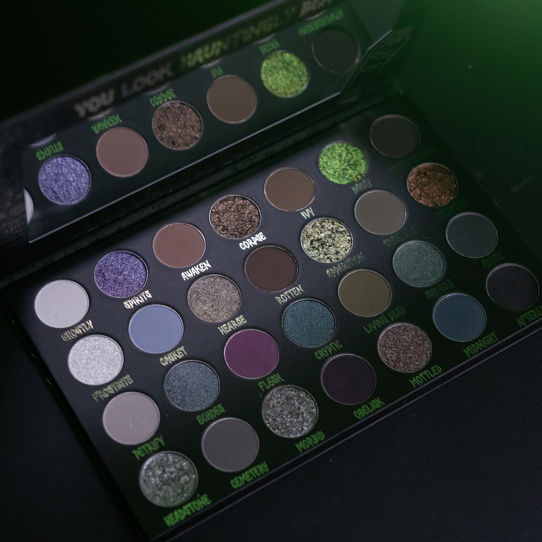 Palette de 28 fards à paupière - Cryptic